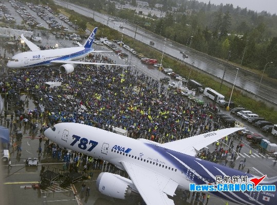 Boeing and ANA celebrate the delivery of the first Dream B787 in America. 